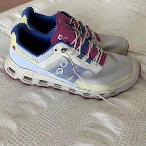ON Running CLOUDVISTA Sneakers — Size 10